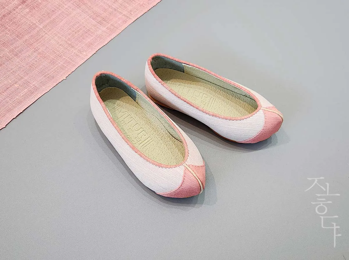 Adorable Baby Girl Hanbok Shoes in Pink & Light Pink