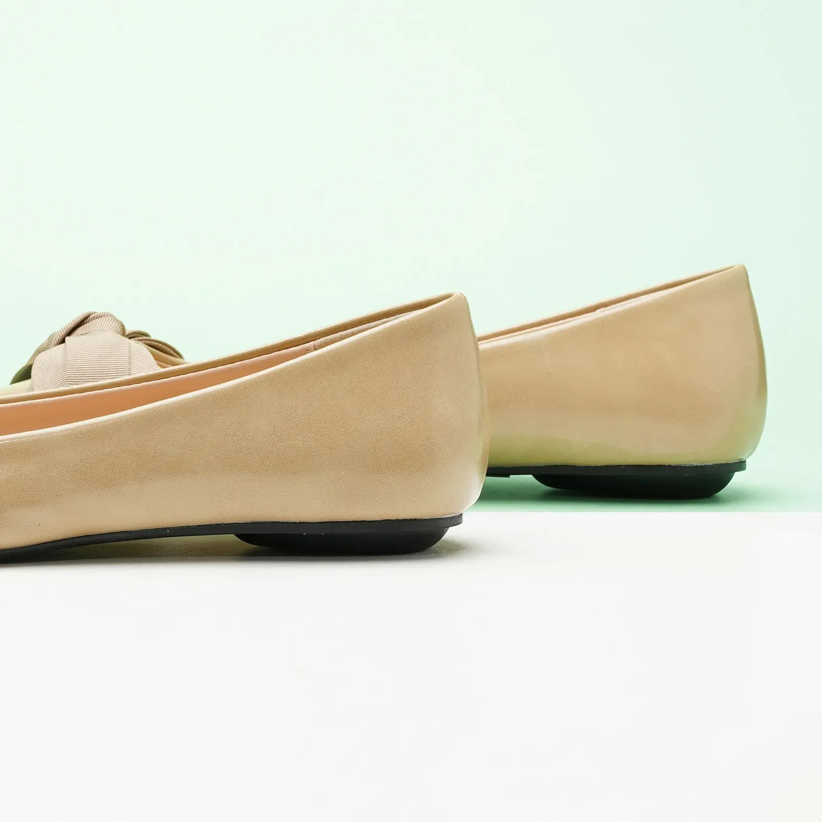 Pointy Bow Flats (Aida) Camel