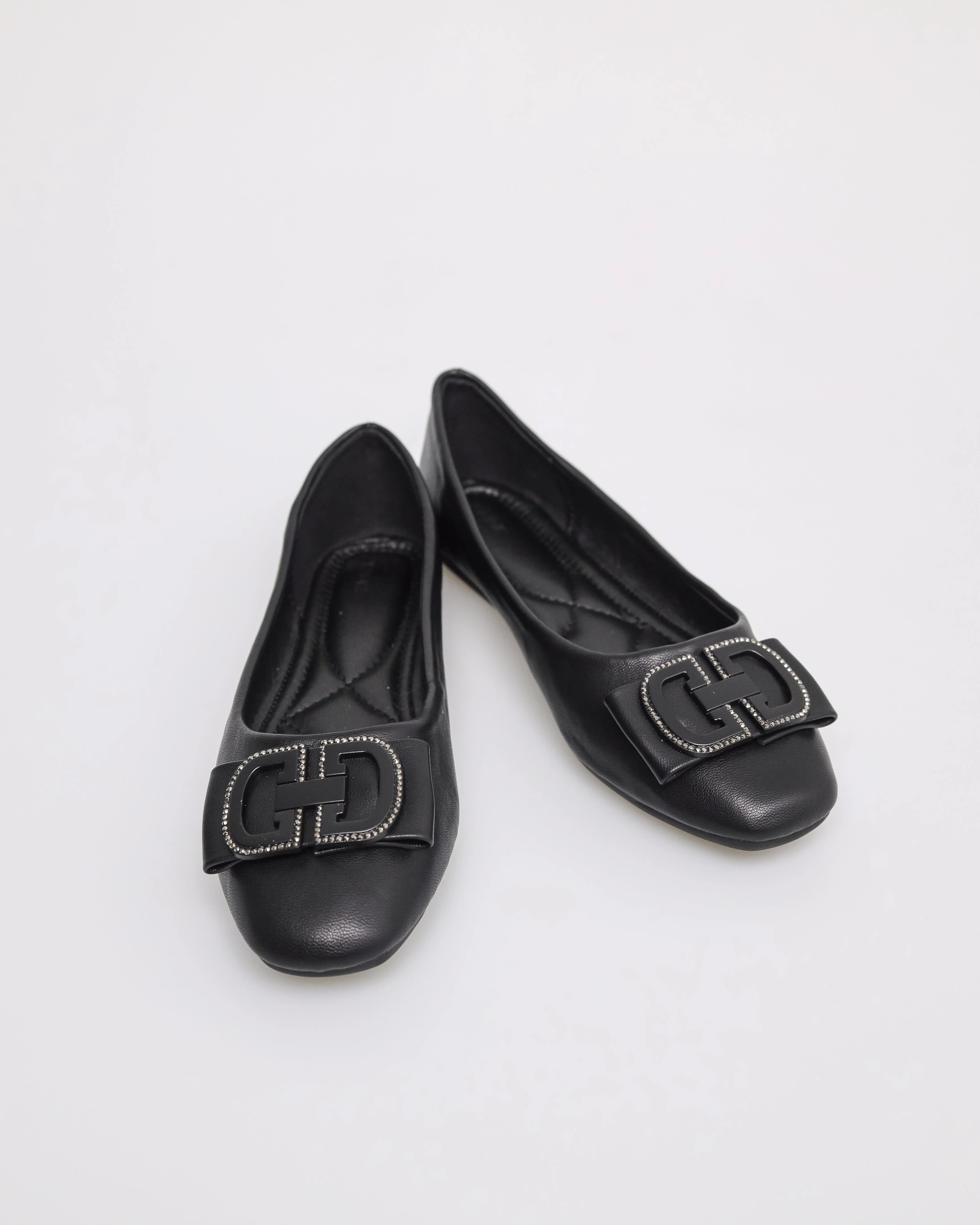 Tomaz NN255 Ladies Emblem Buckle Flats (Black)