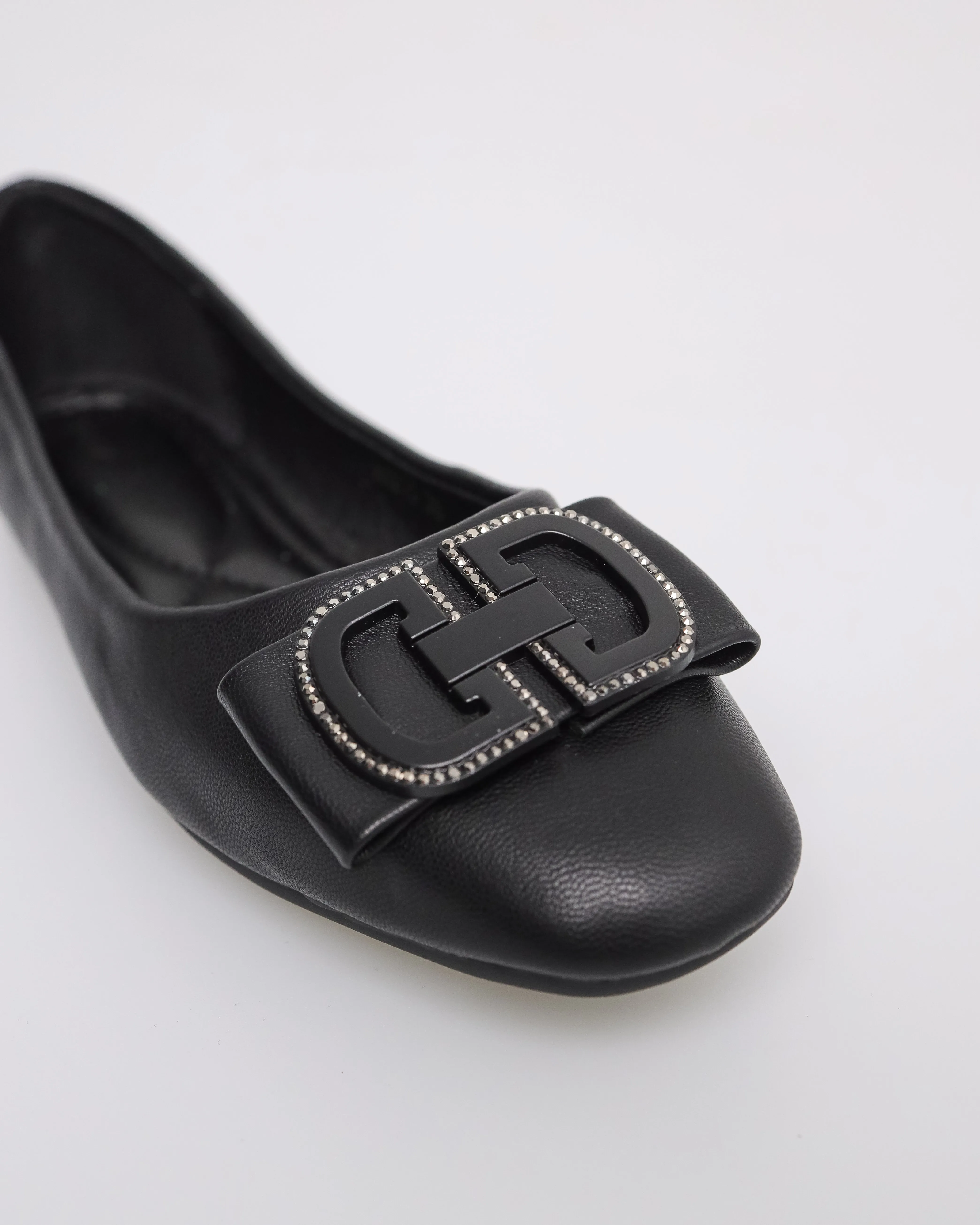 Tomaz NN255 Ladies Emblem Buckle Flats (Black)