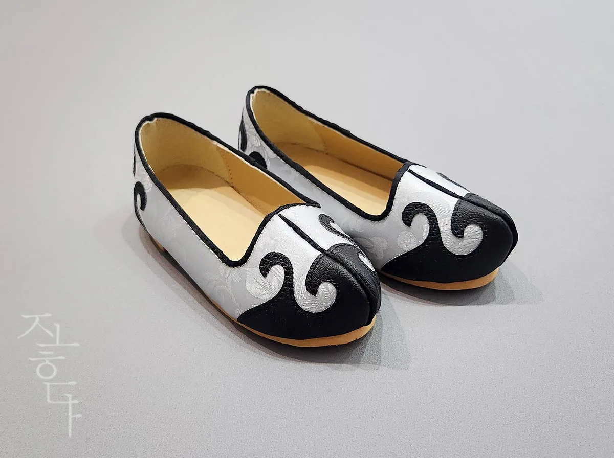 Traditional Baby Boy Hanbok Shoes in Light Gray & Black