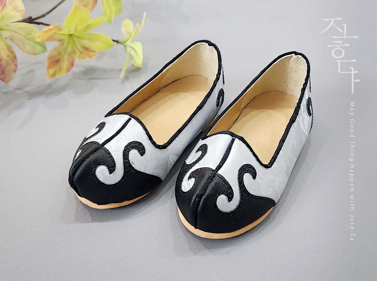 Traditional Baby Boy Hanbok Shoes in Light Gray & Black