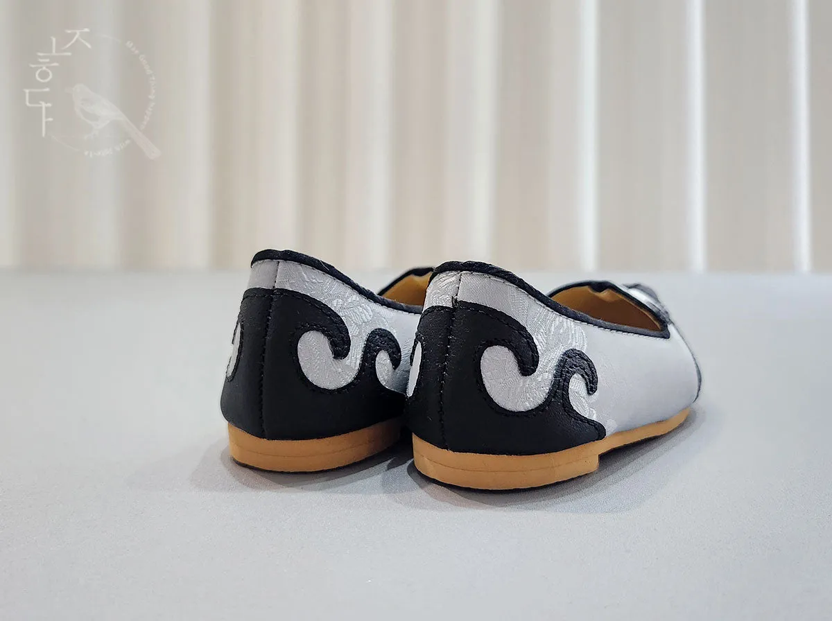 Traditional Baby Boy Hanbok Shoes in Light Gray & Black